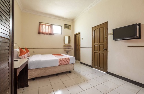 Tasikmalaya Hotel | Super OYO 2346 Hotel Padjadjaran 1