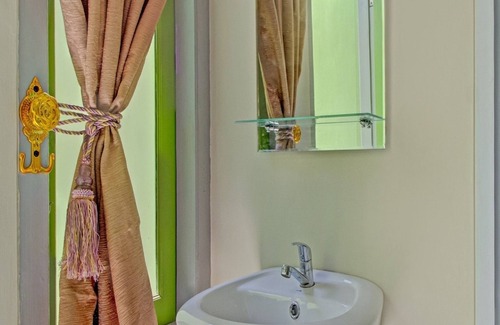 Bandar Lampung Hotel | Super OYO 3774 Orchid 37 Syariah Guest House