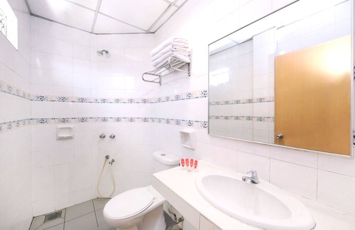 Klang Hotel | Super OYO 447 Comfort Hotel Meru