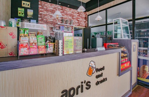 Pangkalpinang Hotel | Super OYO 90072 Apri Inn Syariah