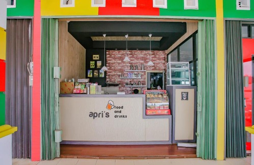 Pangkalpinang Hotel | Super OYO 90072 Apri Inn Syariah
