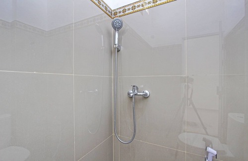 Temon Hotel | Super OYO 92101 Elma Guesthouse