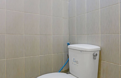 Pekalongan Hotel | Super OYO 92437 Wahidin Guesthouse