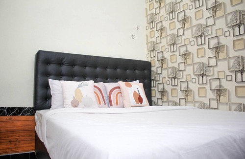 Surakarta Hotel | Super OYO Capital O 2258 Santana Syariah Guest House