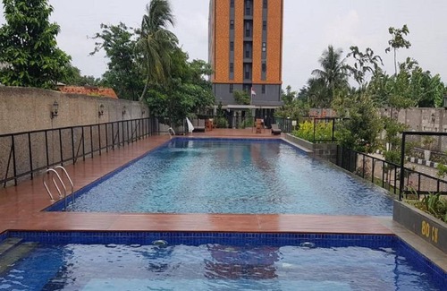 Karawang Hotel | Super OYO Collection O 28 Urban Town Apartment Karawang