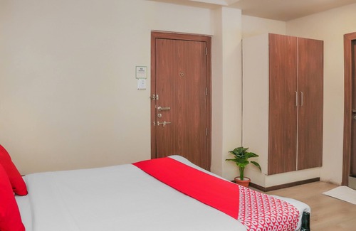 Shivajinagar Hotel | Super OYO Collection O Hotel Pearl