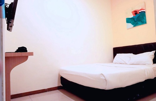 Gubeng Hotel | Super OYO Flagship 3688 Pot Art
