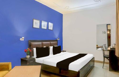 Sainik Farm Hotel | Super OYO Townhouse Anmol Residency