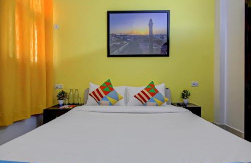Sainik Farm Hotel | Super OYO Townhouse Saket Residency 1 Delhi