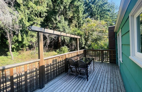 Haller Lake House | Super Privacy Lakeshore Forest Home with Whole House Air Conditioners