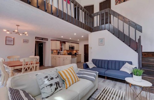 Pocono Pines House | Super Private! Modern Farmhouse Surrounds by Woods! No Cleaning Fee!