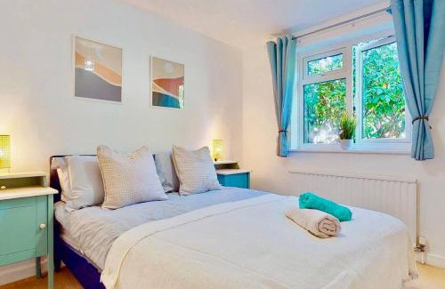 Royal Tunbridge Wells Apartment | Super-Quiet Town Centre Flat 5 min Walk to Station