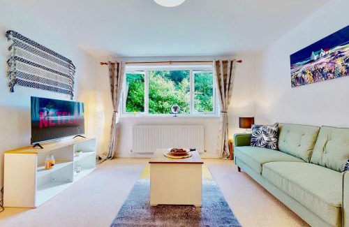 Royal Tunbridge Wells Apartment | Super-Quiet Town Centre Flat 5 min Walk to Station