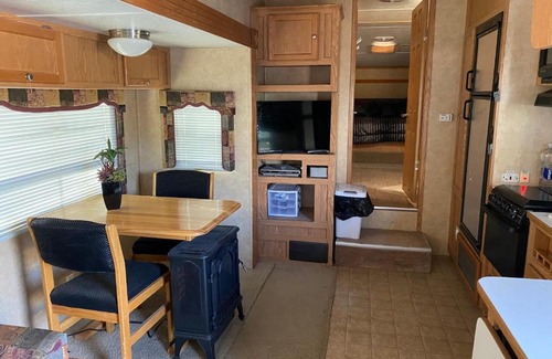 Drexel Heights Villa | Super saver fifth wheel.