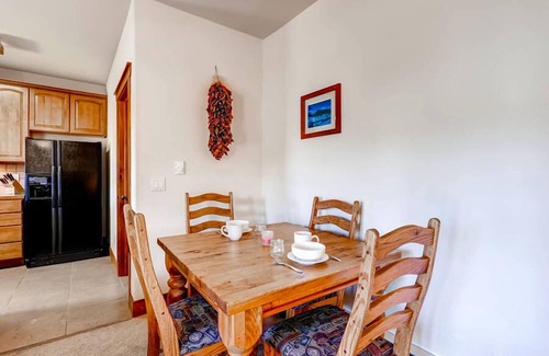 Four O'Clock House | Super Ski Pad - Ski in, Ski Out, Walk to Town.