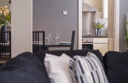 Montpelier Apartment | Super Smart Central Brighton Town House | By My Getaways