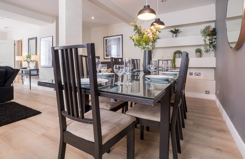 Montpelier House | Super Smart Central Brighton Town House | By My Getaways