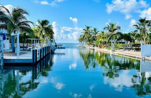 Marathon House | Super Snapper lux w/Heated Pool, Tiki, Dock, Lanai