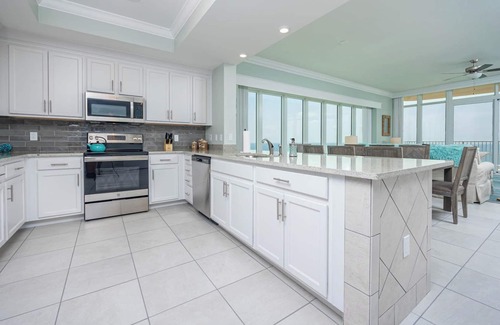 Orange Beach Condo | Super Spacious Beachfront Condo - Phoenix Gulf Towers 1908