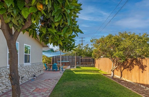 Lincoln Acres House | Super Spacious Home- 5 minute drive to beach