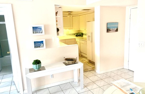Siesta Key Condo | ~ SUPER SPECIAL RATES at Harbor Towers Yacht & Tennis Club Aug 4 - Sep 30 ~