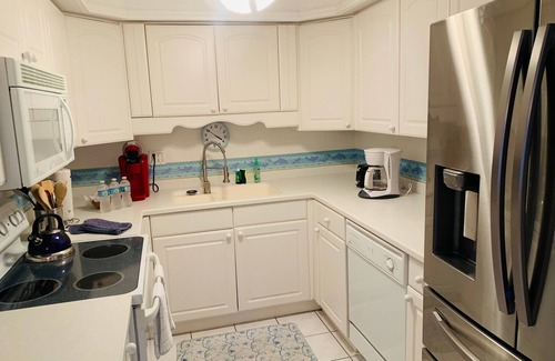 Siesta Key Condo | ~ SUPER SPECIAL RATES at Harbor Towers Yacht & Tennis Club Aug 4 - Sep 30 ~