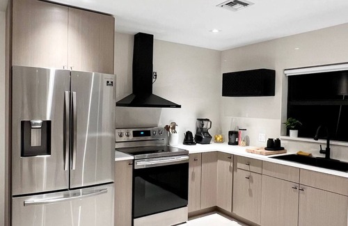 Edgewood Villa | Super Stylish 4BR Retreat in the Heart of Fun