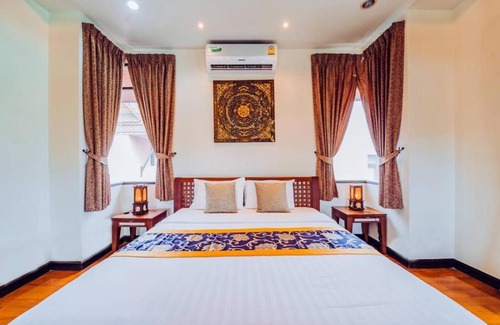 South Pattaya Villa | Super Thai style 5BR villa, BBQ,snooker,karaoke