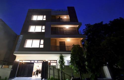Sector II Hotel | Super Townhouse All In One