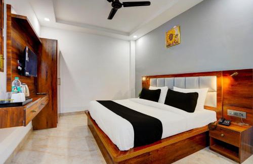 Vasundhara Hotel | Super Townhouse Status By Sbg Near Anand Vihar Vaishali Metro Station