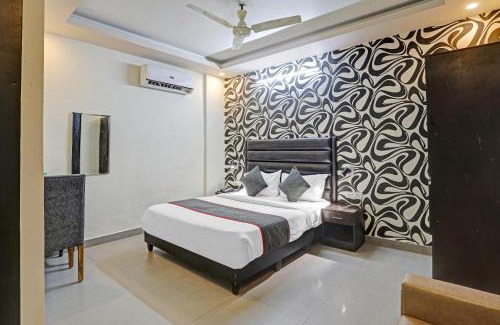 Vasundhara Hotel | Super TOWNHOUSE THE HOTEL DIAMOND VASUNDHARA