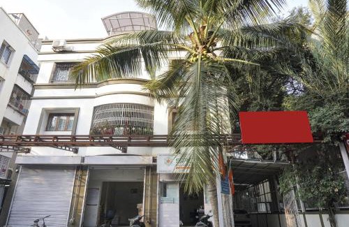 Pune Hotel | Super Townhouse The Upper Room Near Pune Airport