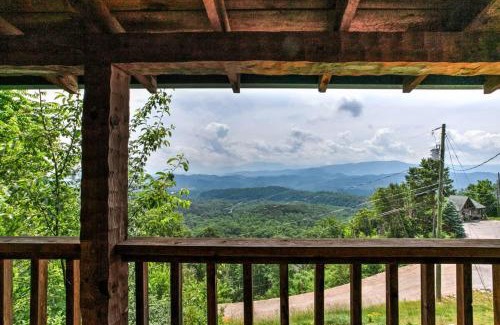 Gatlinburg - Pigeon Forge House | Super View,Smoky Mtn Log Cabin,Pool Table,Hot Tub