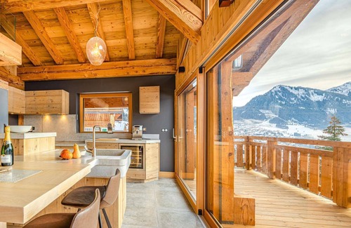 Chatel Ski Chalet | Superb 176m2 flat, 5 bedrooms, 4 bathrooms, sleeps 14.