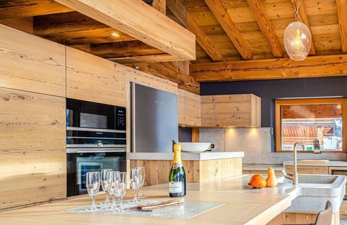 Chatel Ski Chalet | Superb 176m2 flat, 5 bedrooms, 4 bathrooms, sleeps 14.