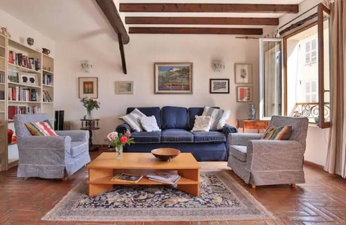 Antibes City Centre Apartment | Superb 2 Bed Apt in Antibes Old Town
