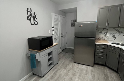 Weequahic Apartment | Superb 2-bedroom apartment in charming Newark with AC, WiFi, dresser