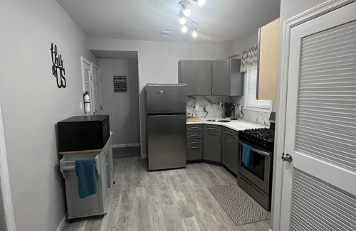 Weequahic Apartment | Superb 2-bedroom apartment in charming Newark with AC, WiFi, dresser