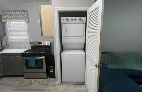 Weequahic Apartment | Superb 2-bedroom apartment in charming Newark with AC, WiFi, dresser
