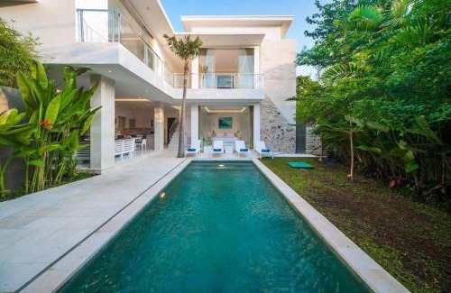 Dyanapura Villa | Superb 3 Bed Villa, Walk To Beach, Fast Wi-fi,