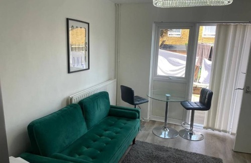 Woolwich Riverside Apartment | Superb 3-bedroom apartment with Garden and Lawn in London