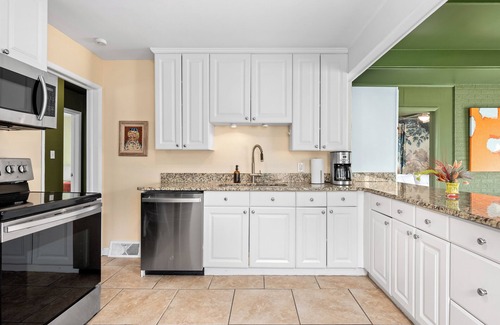 Royal Oak House | Superb 3-bedroom house with AC in Royal Oak