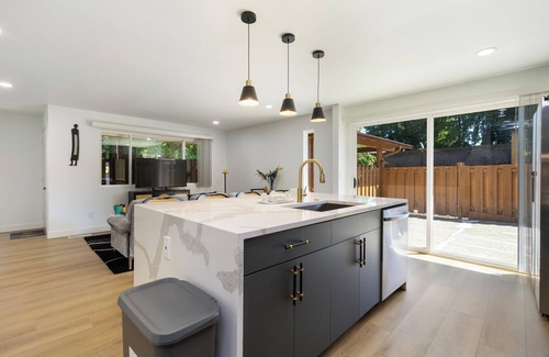 Lake Hills House | Superb 3-bedroom townhome in Bellevue