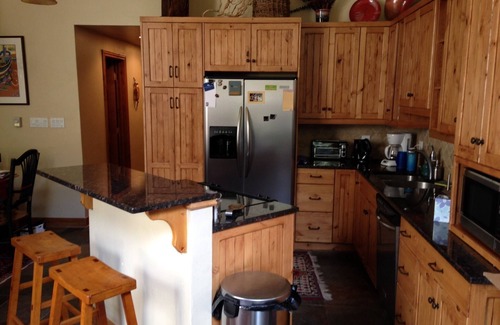 Vail House | Superb 3 BR Townhome on the Creek at Casa Del Sol by Free Bus Line to Slopes