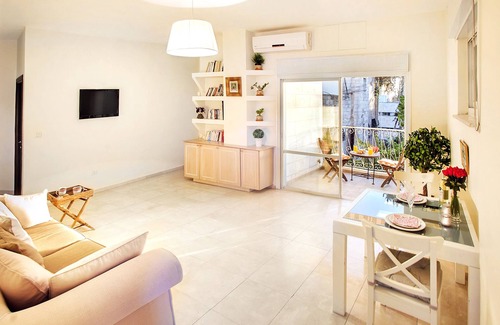 Emek Refaim Apartment | SUPERB 3 ROOMS SUNNY IN THE BEST PART OF JERUSALEM