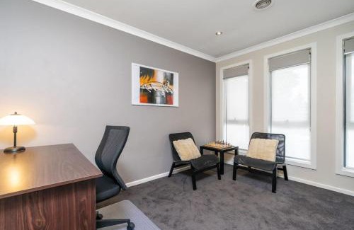 Gungahlin House | Superb 3BR Townhouse near Town Centre - Hosted by Canstay