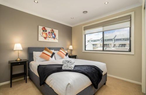 Gungahlin House | Superb 3BR Townhouse near Town Centre - Hosted by Canstay