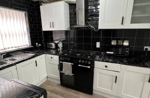 Woolwich Riverside Apartment | Superb 4-bedroom apartment with Garden and Lawn