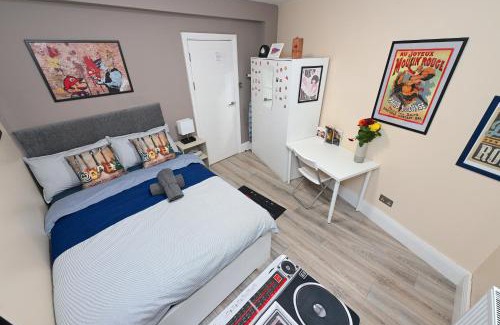 St. Pancras and Somers Town Apartment | SUPERB 4 BEDROOM FLAT in THE HEART OF CAMDEN TOWN