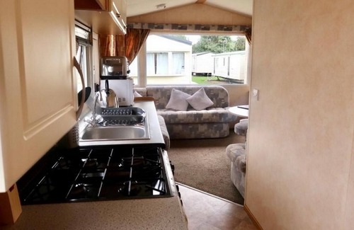 Walton on the Naze House | Superb 6 berth caravan at Naze Marine Holiday Park in Essex ref 17104P
